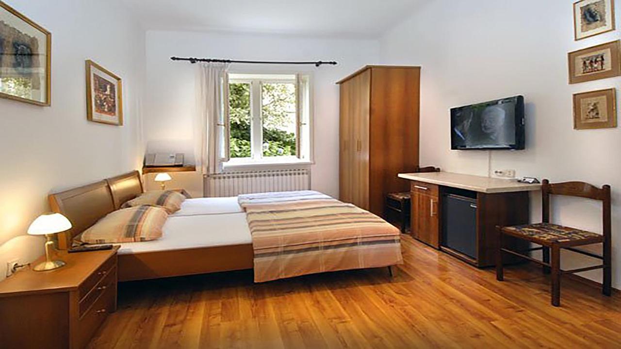 Angela Classic Rooms & Apartments Zagreb Exterior photo