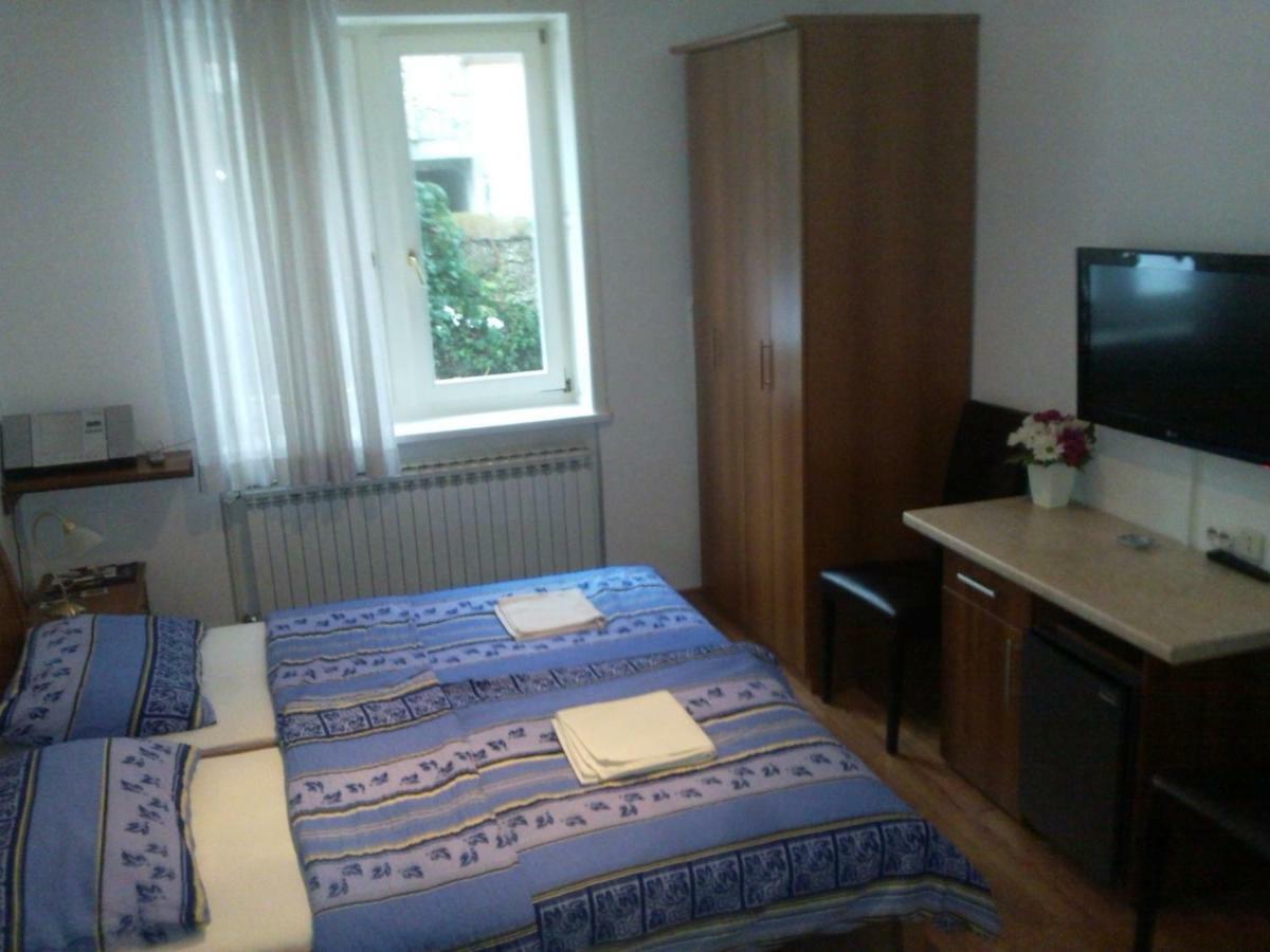 Angela Classic Rooms & Apartments Zagreb Exterior photo